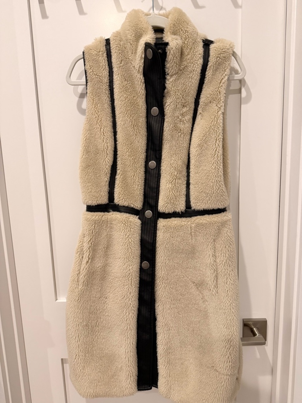 NIC+ZOE Cream Sherpa Vest with Black Trim
